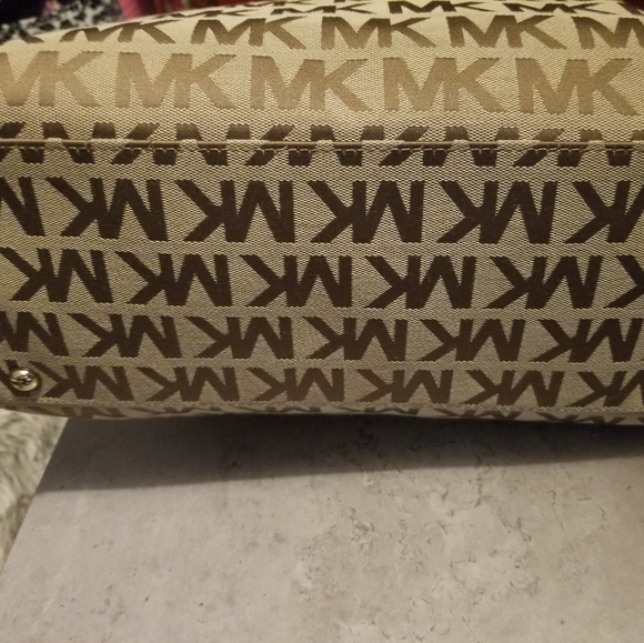 Michael Kors handbag - Picture 3 of 6